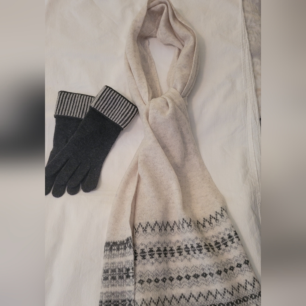 Cashmere Scarf And Gloves